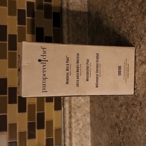 Brand New Pampered Chef Measure Mix & Pour